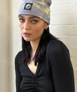 New Girl Order RIBBED TIE DYE BEANIE WITH BADGE DETAIL - GREEN